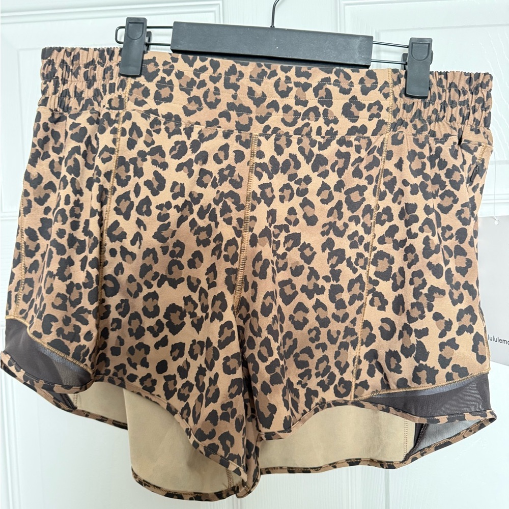 Lululemon Hotty Hot High Rise Lined Shorts 4”